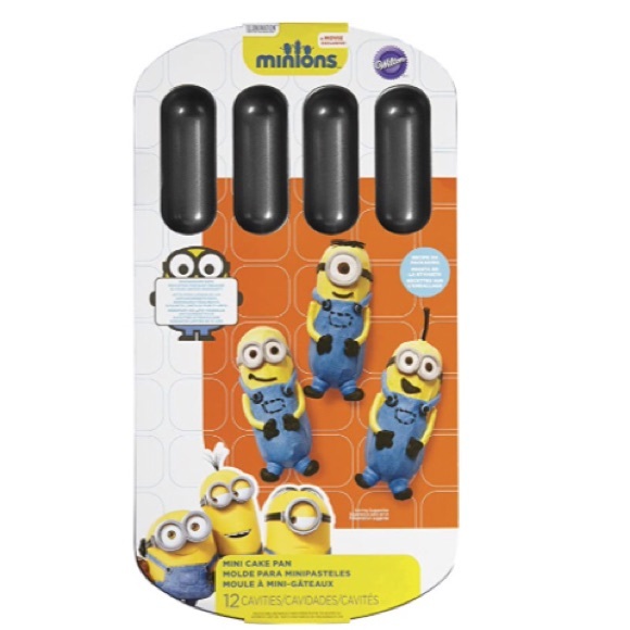 Wilton Set of 2 Minion Twinkie Cake pans non stick